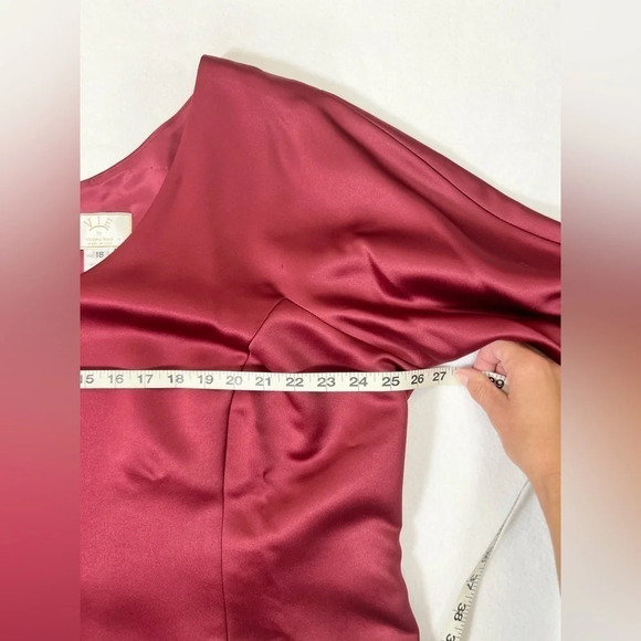 VIE BY VICTORIA ROYAL Women’s VINTAGE Cuffed Sleeve V‎ Neck Burgundy Top 18 - Picture 15 of 16